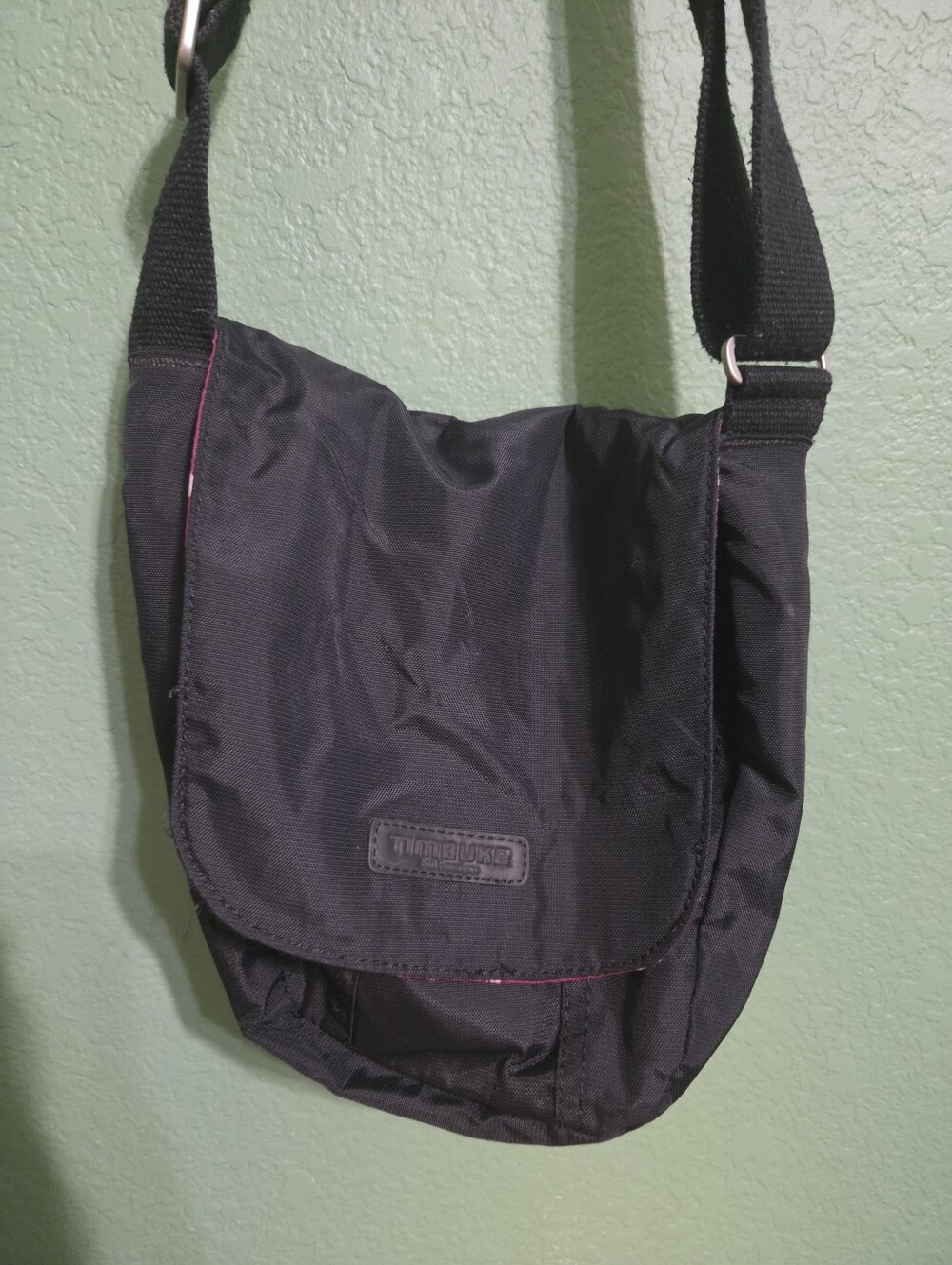 Timbuk2 Black Crossbody Messenger Bag - Compact Men’s Shoulder Bag